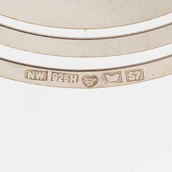 Tapio Wirkkala, Örhängen "Hopeakuu", sterlingsilver. Westerback, Helsingfors 1971.