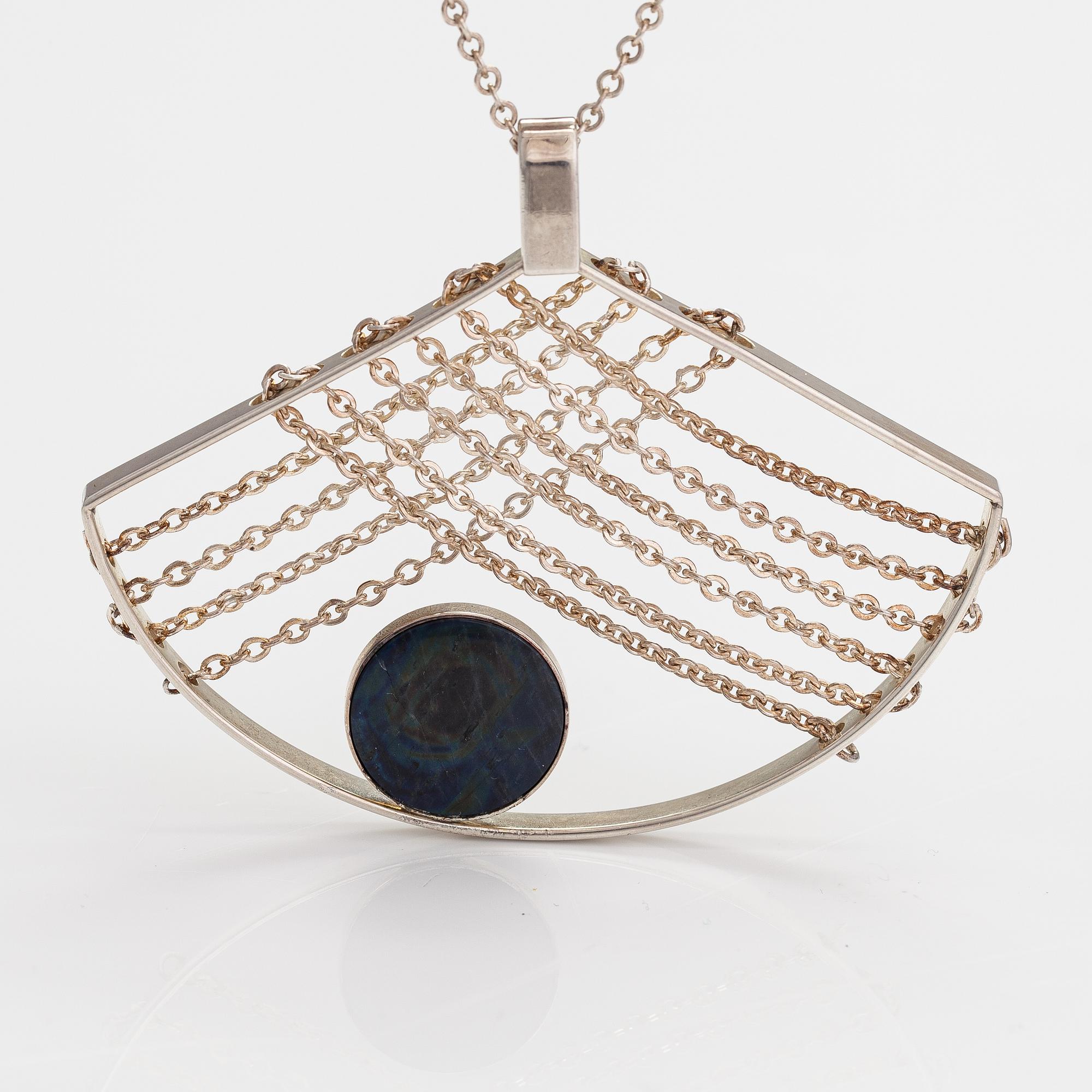 Elis Kauppi, A sterling silver neckalce with a spectrolite. Kupittaan kulta, Turku.