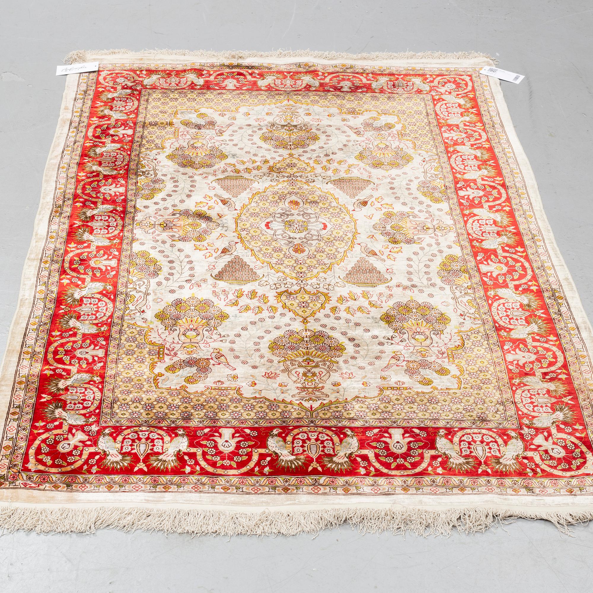 Matta, silke Hereke, ca 164 x 106 cm.