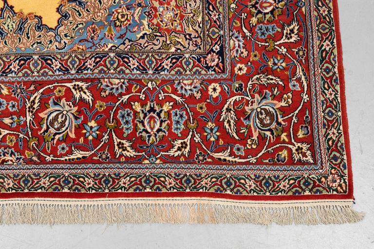 A carpet, Old Esfahan, part silk, ca 311 x 201 cm.