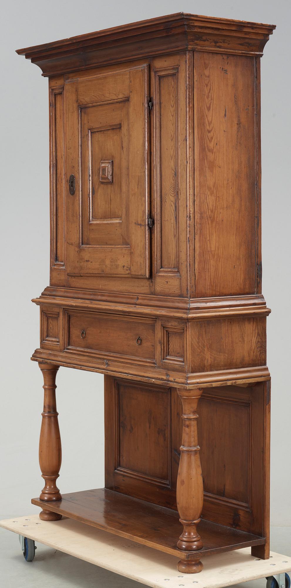 SKÅP, senbarock 1700-tal.