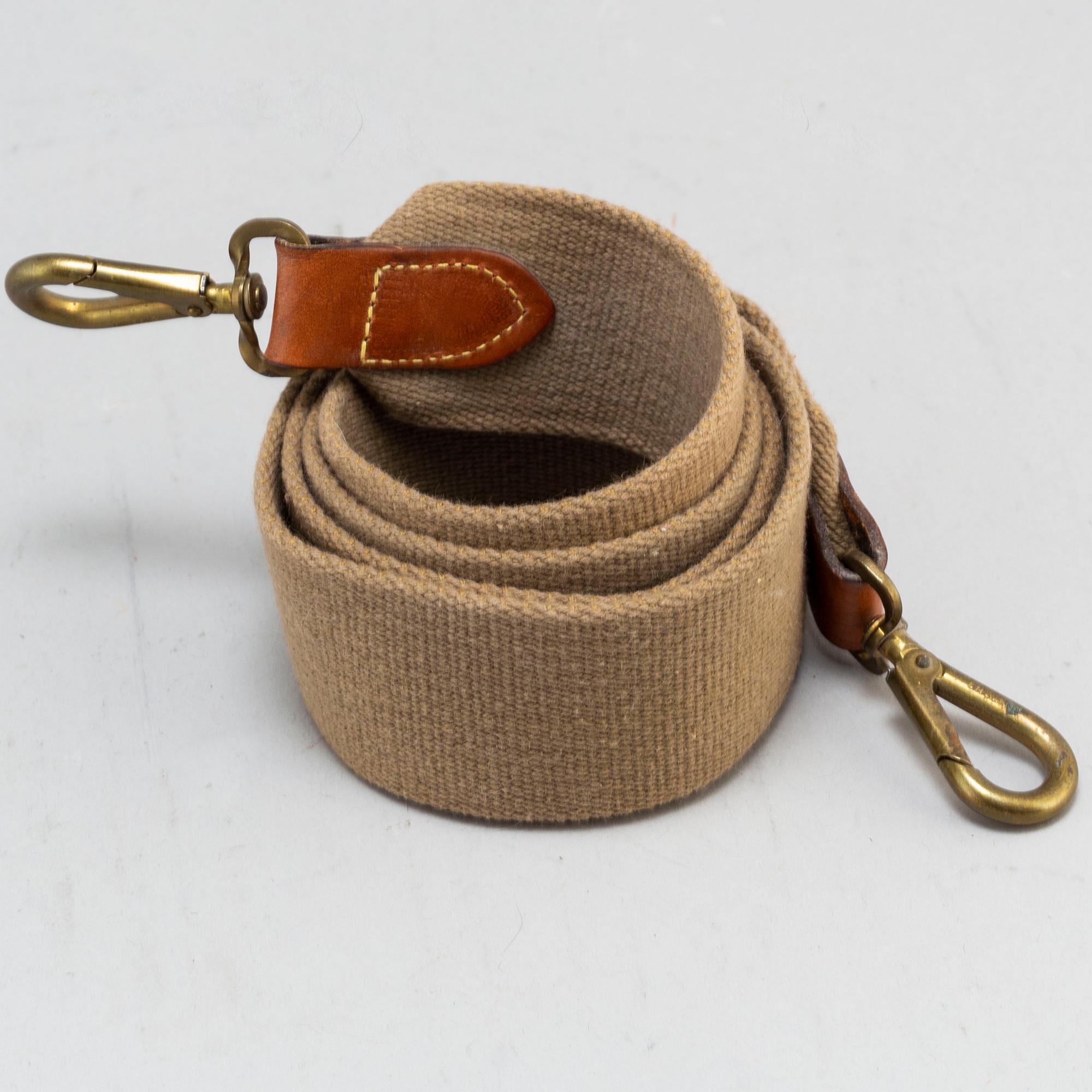 MULBERRY, a Mulberry Picnicbasket with tableware.