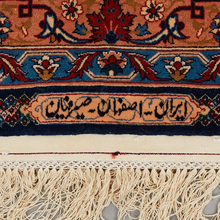 MATTO, an old Isfahan, ca 347 x 252 cm (+ the ends have 3 and 2,5 cm flat weave).