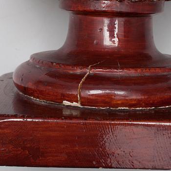 DEKORATIONSURNA, trä, 1900-tal.