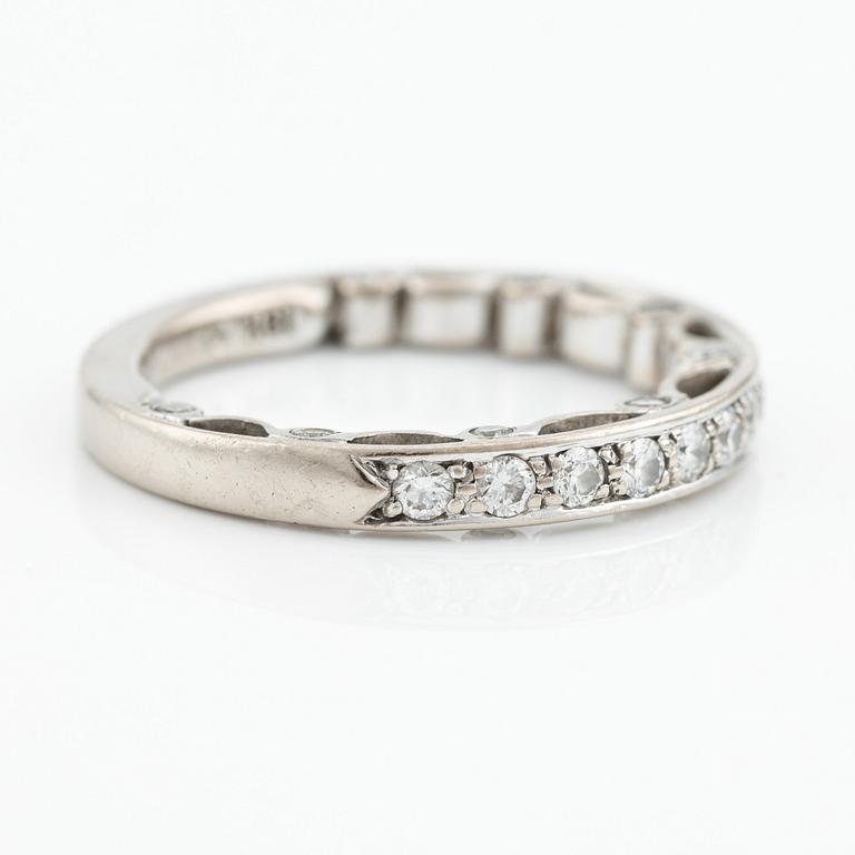 Ring in 18K gold with round brilliant-cut diamonds, Verragio.