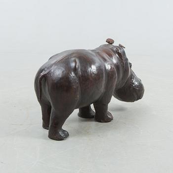 FOTPALL, i form av flodhäst, 1900-talets andra hälft.