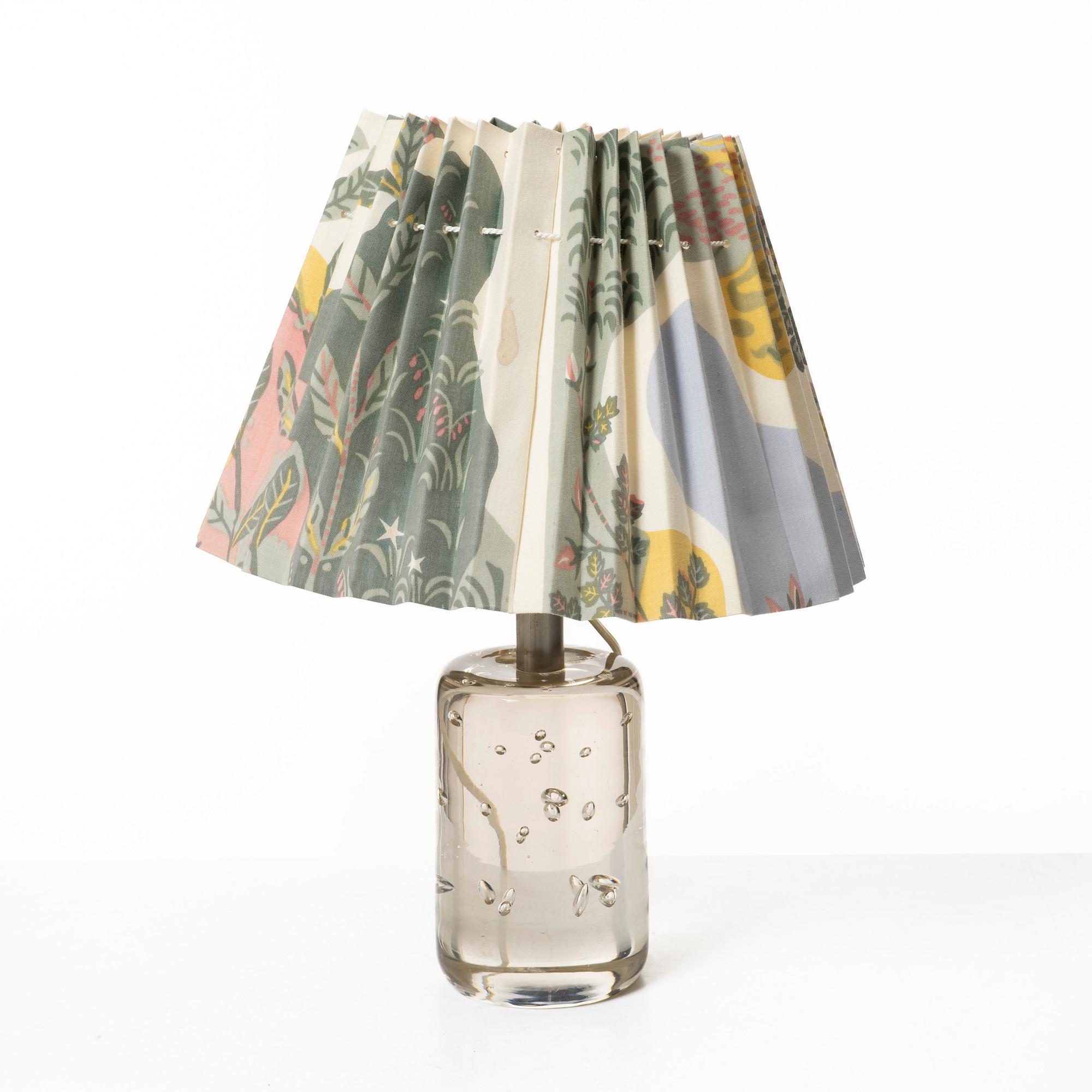 Josef Frank, table lamp, model "1819", Svenskt Tenn 1930s-40s.