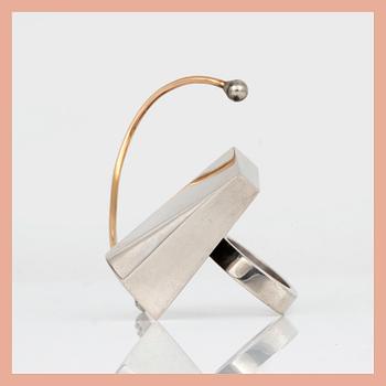 RING, sterling silver, Rolf Karlsson, Stockholm, 1978. Total vikt ca 33,52 g.