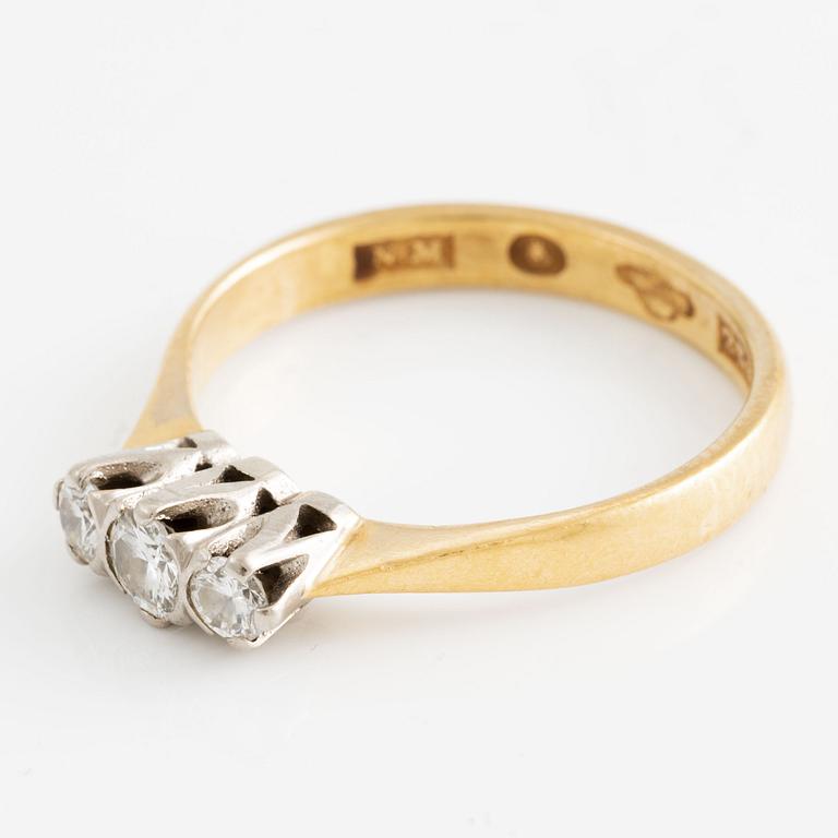 Ring 23K gold with three diamonds.