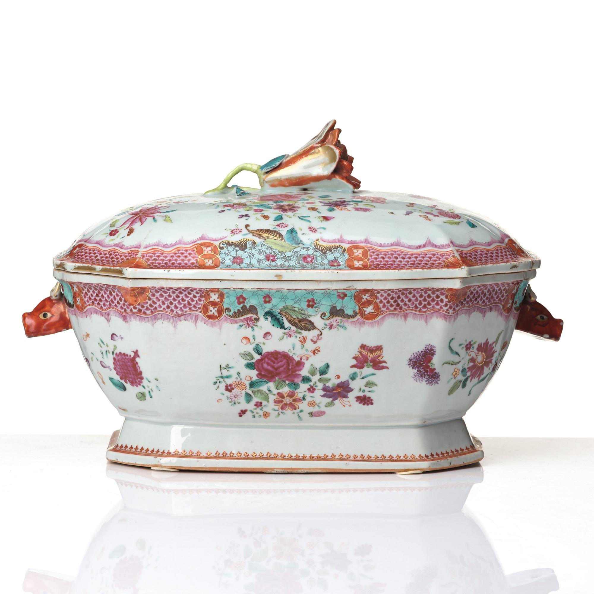TERRIN med LOCK och FAT, kompaniporslin. Qingdynastin, Qianlong (1736-95).