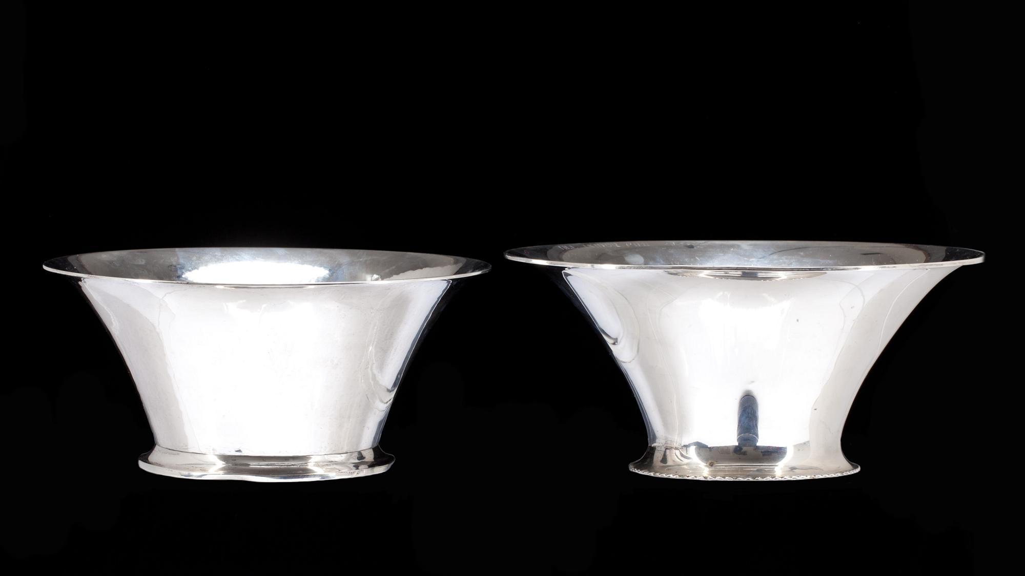 SKÅLAR, 2 st, silver. Bland annat K G Markström, 1933, Uppsala. Vikt ca 554g.