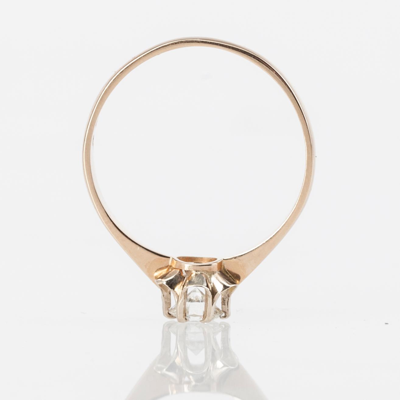 RING, 18K guld, briljantslipad diamant 0,30 ct, Erkki Vainio. 1983. Vikt 1,9 g.