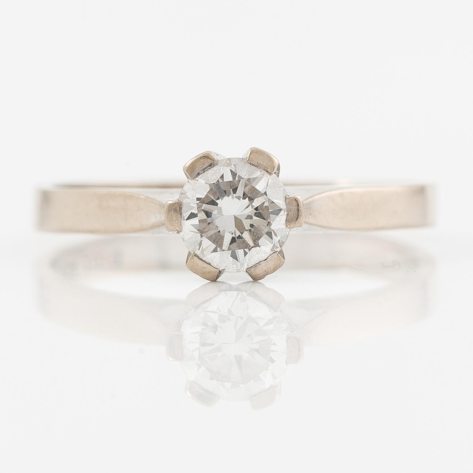 Ring 18K vitguld med briljantslipad diamant 0.65 ct.