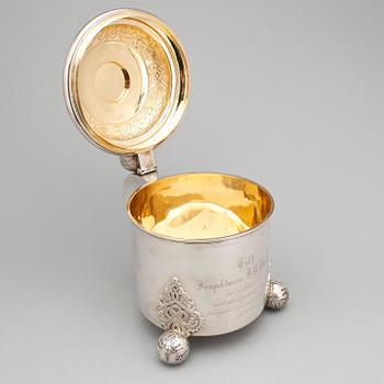 DRYCKESKANNA, silver, K Anderson, Stockholm 1897. Vikt ca 1354 gram.