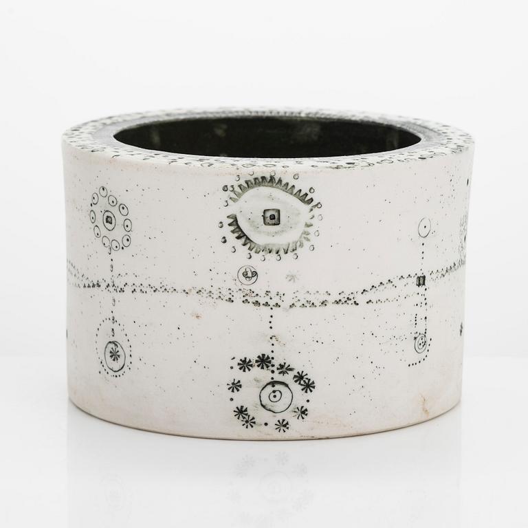 Rut Bryk, a stoneware bowl signed BRYK Arabia. .