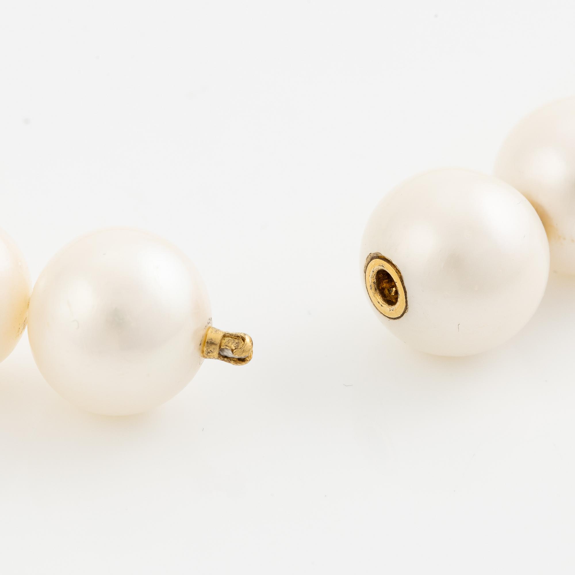 Collier, med odlade sötvattenspärlor.