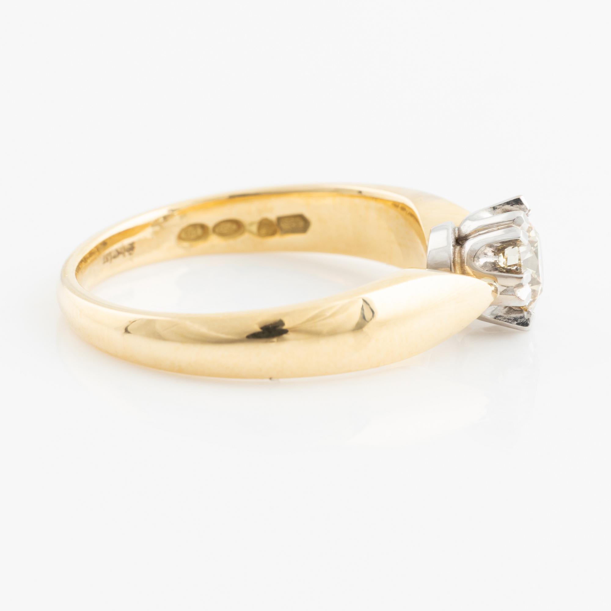 Brilliant cut diamond solitaire ring.