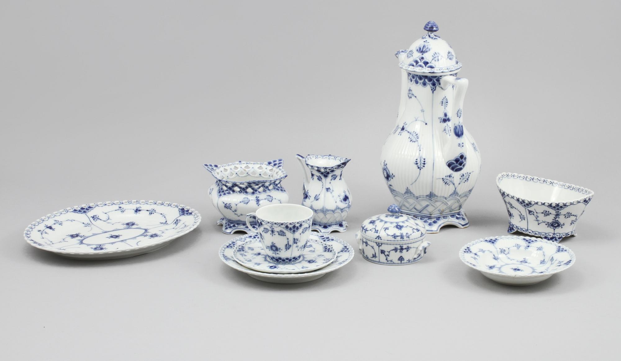 SERVISDELAR, 39 st, "Musselmalet", Royal Copenhagen.