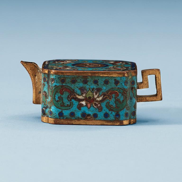 MINIATYRVATTENDROPPARE, cloisonné. Qing dynastin (1644-1912).