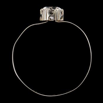 ARMRING, sterlingsilver med bergkristall, Åke Lindström för Bengt Hallberg, Kiruna, 1974. Vikt 16 g.