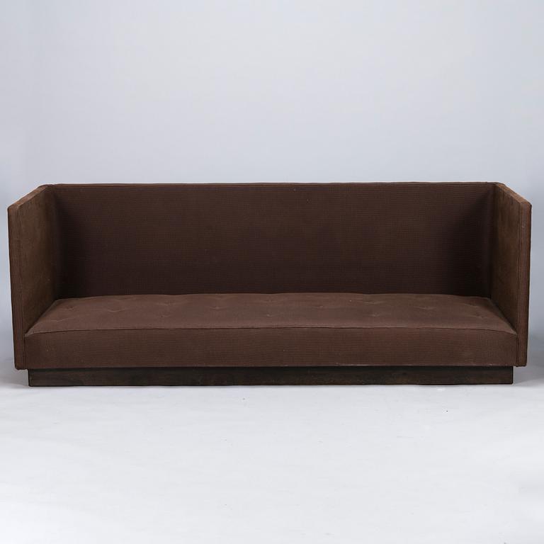 Gunnel Nyman, A sofa manufactured by Huhdan Puusepänliike 1934.