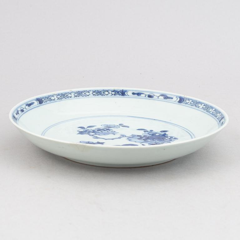 A group of 16 blue and white dishes, Qing dynasty, 18th-19th century.