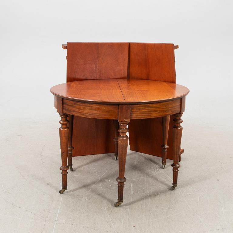 Matbord sent 1800-tal.