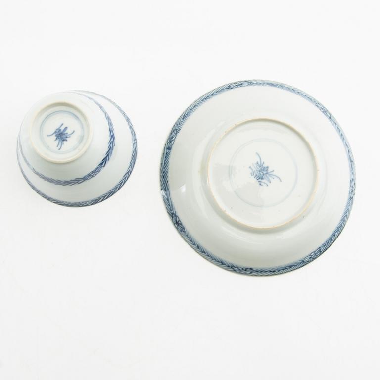 A blue and white cup with saucer, Qing dynasty, Kangxi (1662-1722).