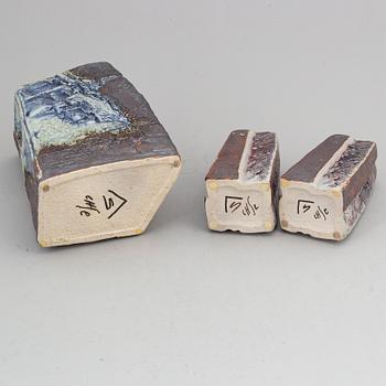 CARL-HARRY STÅLHANE, a set of three stoneware vases from the second half of the 20th century.
