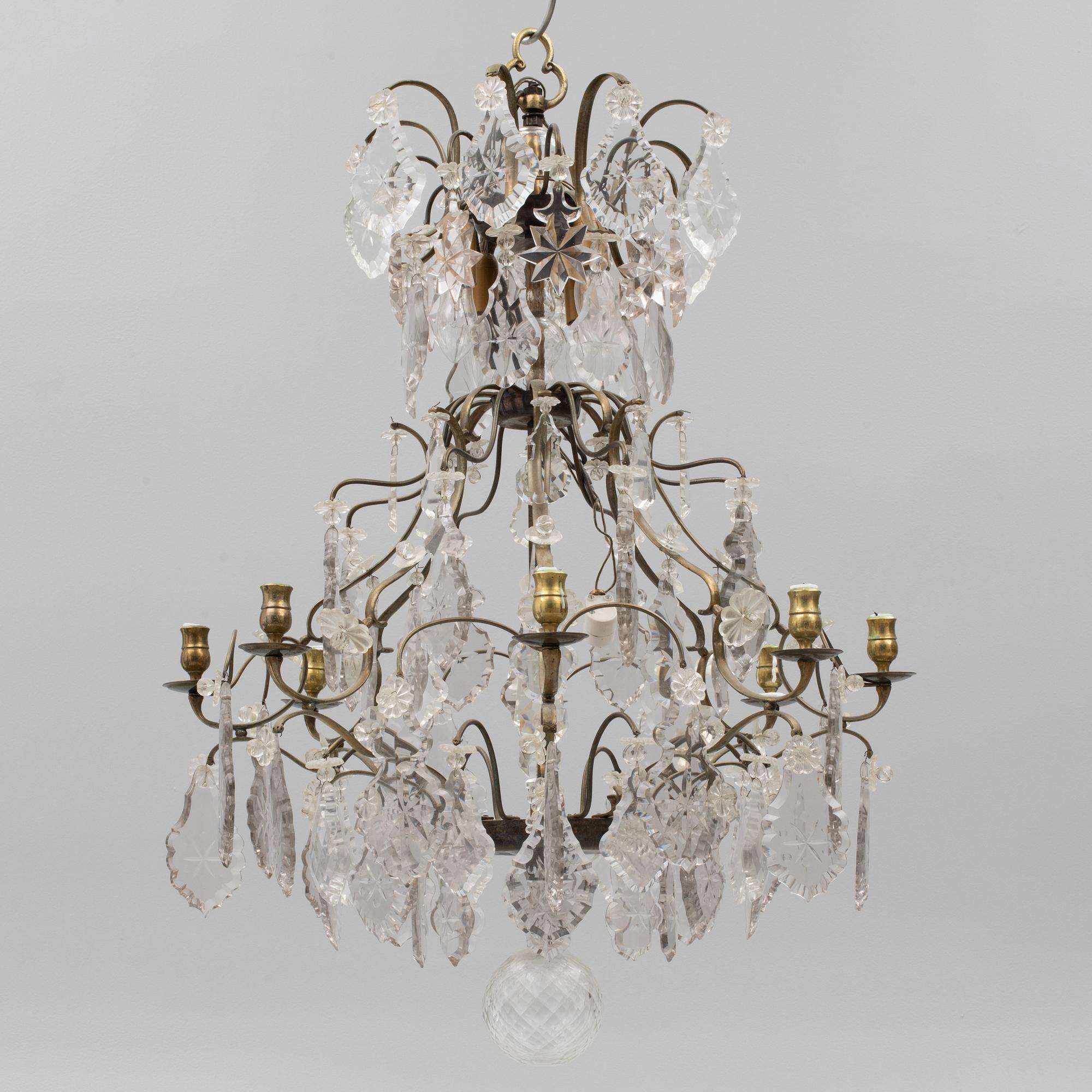 A Rococo style chandelier, early 20th century.