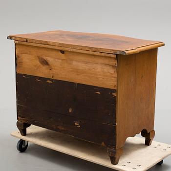 A late baroque chest of drawers.