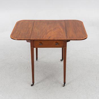 Pembroke table, England, 19th century.