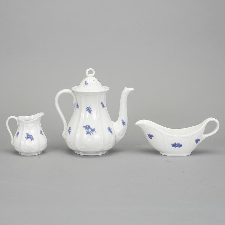 KAFFE- och MATSERVIS, 42 delar, "Blå Blom", bl.a. Gustavsberg.