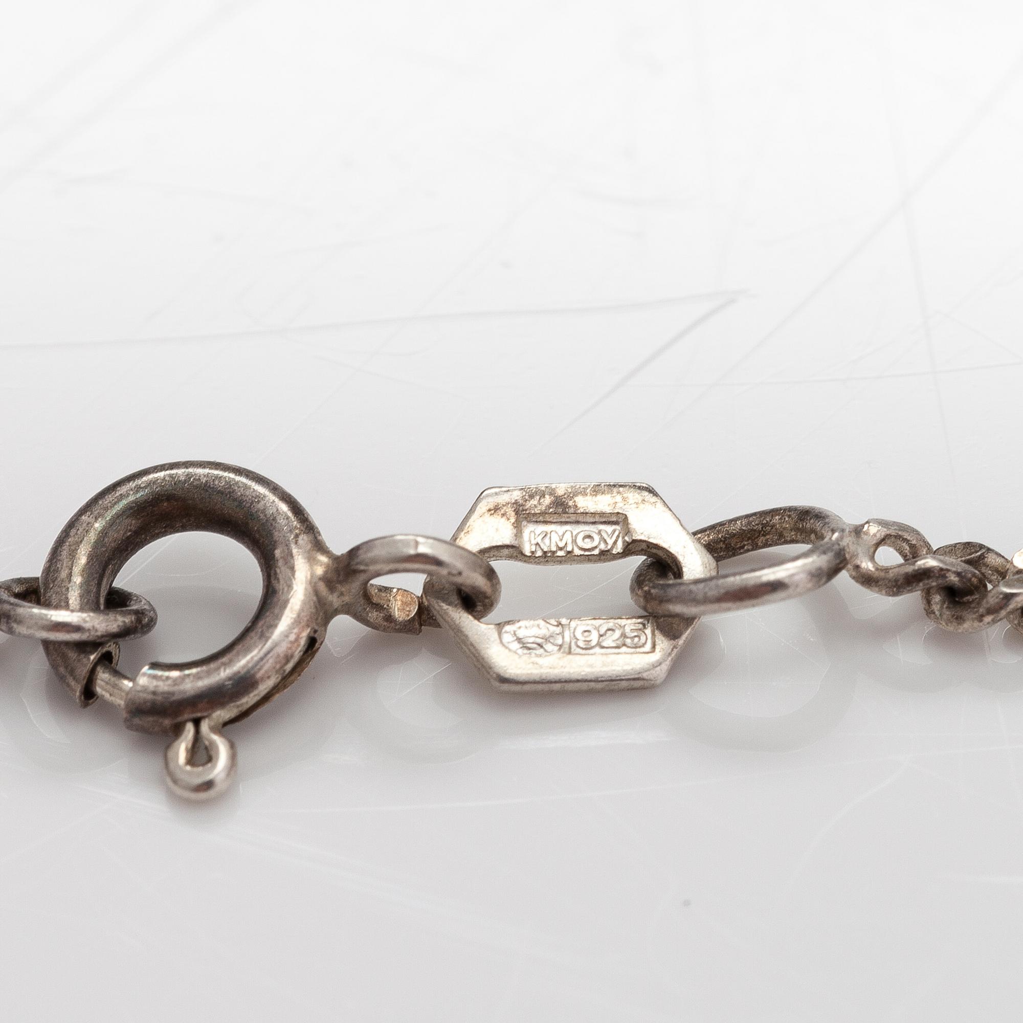 MEDALJONG/HALSBAND, sterling silver, granat.
