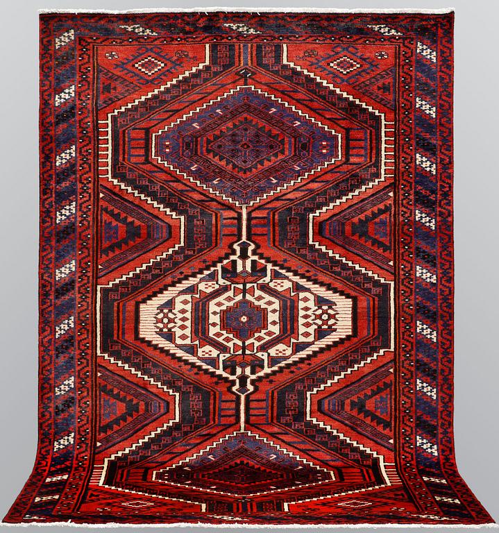 A carpet, Kashgai, ca 323 x 220 cm.