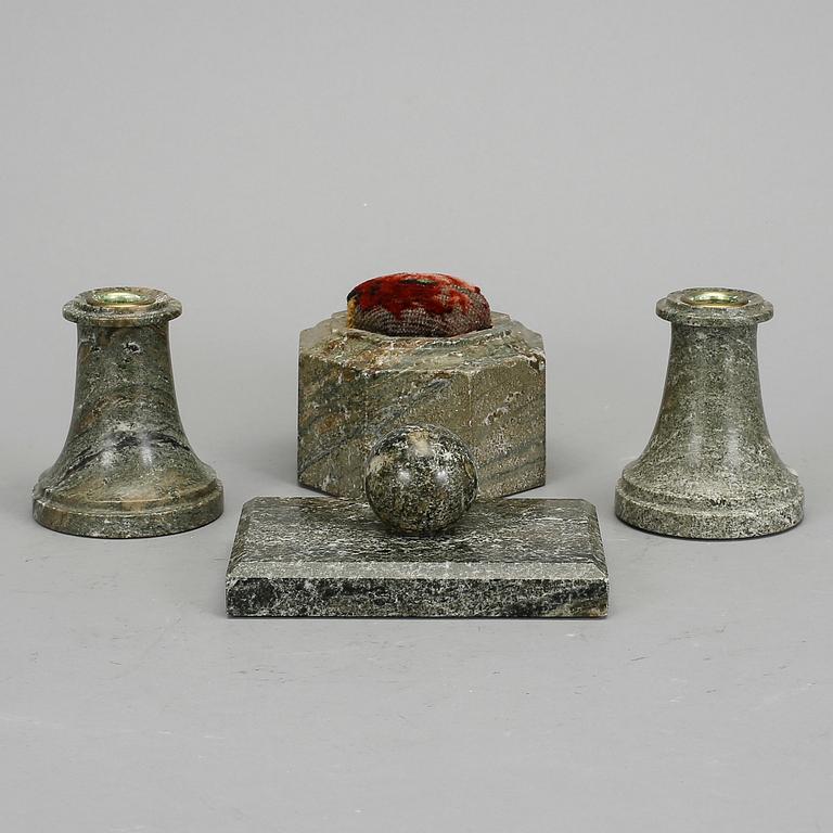 LJUSSTAKAR, BREVPRESS & NÅLDYNA, kolmårdsmarmor, 18/1900-tal.