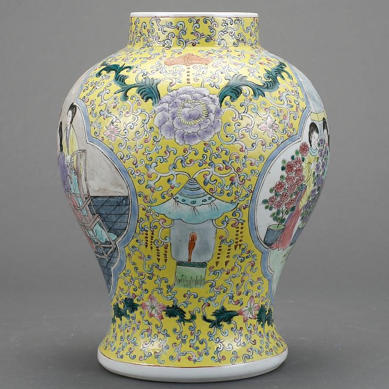 URNA, porslin. Kina, 1900-tal.