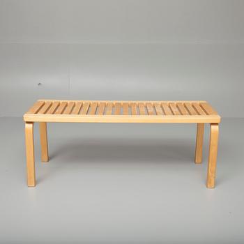 BÄNK, 153A, Alvar Aalto, Artek. Modellen formgiven 1945.