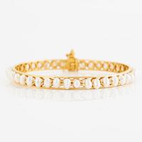 Arm ring, 18K gold with pearls.