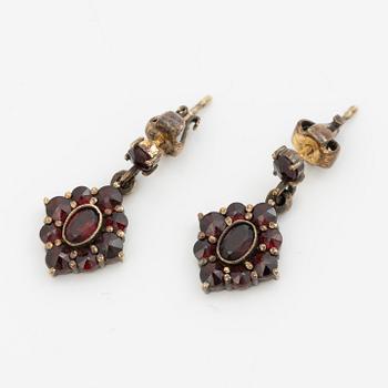 Pendant and a pair of earrings, gilt metal with garnets.