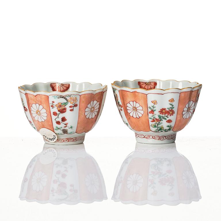 A pair cups with stands, Qing dynasty, Kangxi (1662-1722).