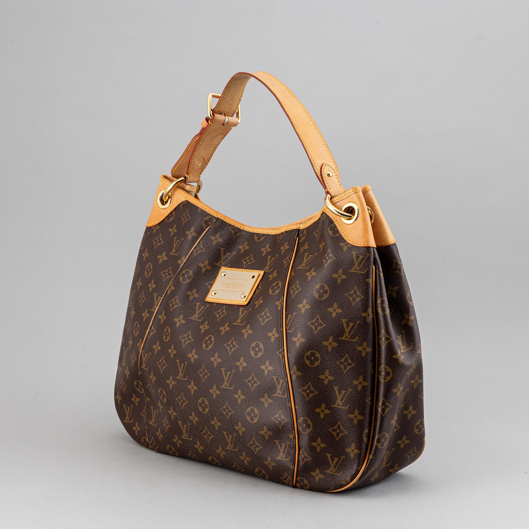 Louis Vuitton,.