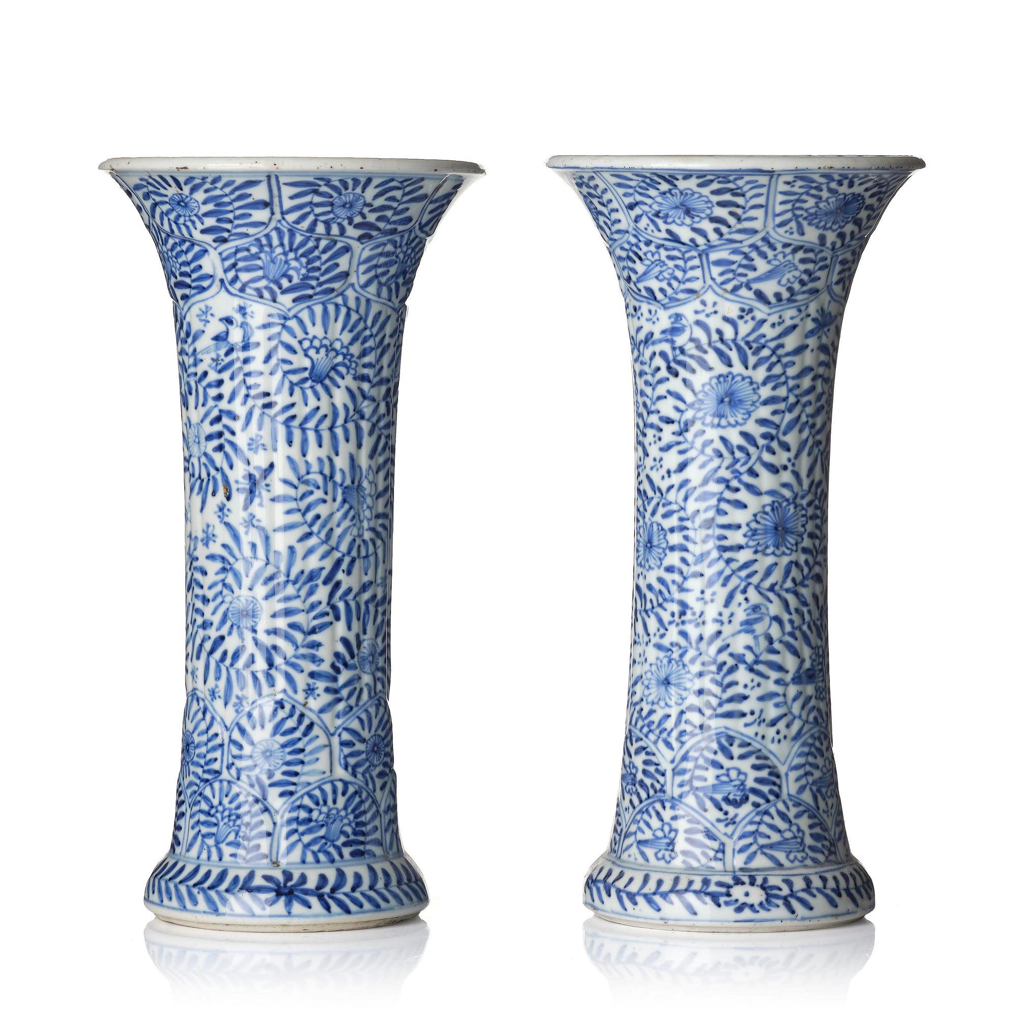 A pair of blue and white 'floral' vases, Qing dynasty, Kangxi (1662-1722).