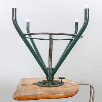 Arbetsstolar, 2 st,   Kockums mekaniska verkstad, Malmö, 1900-talets mitt.