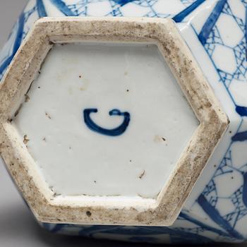 A pair of blue and white hexagonal vases, Qing dynasty, Kangxi (1662-1722).