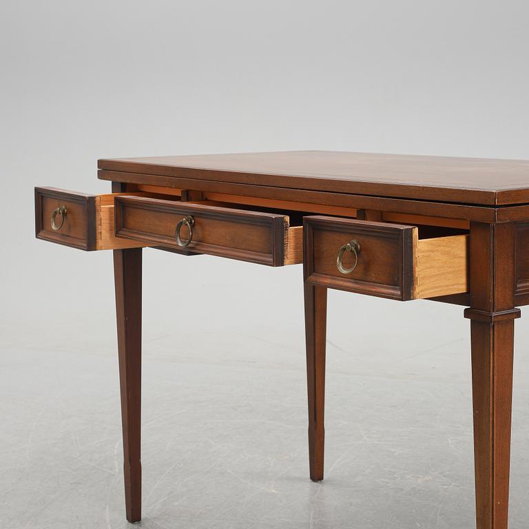 An American desk by Sligh-Lowry Michigan, 1960s.