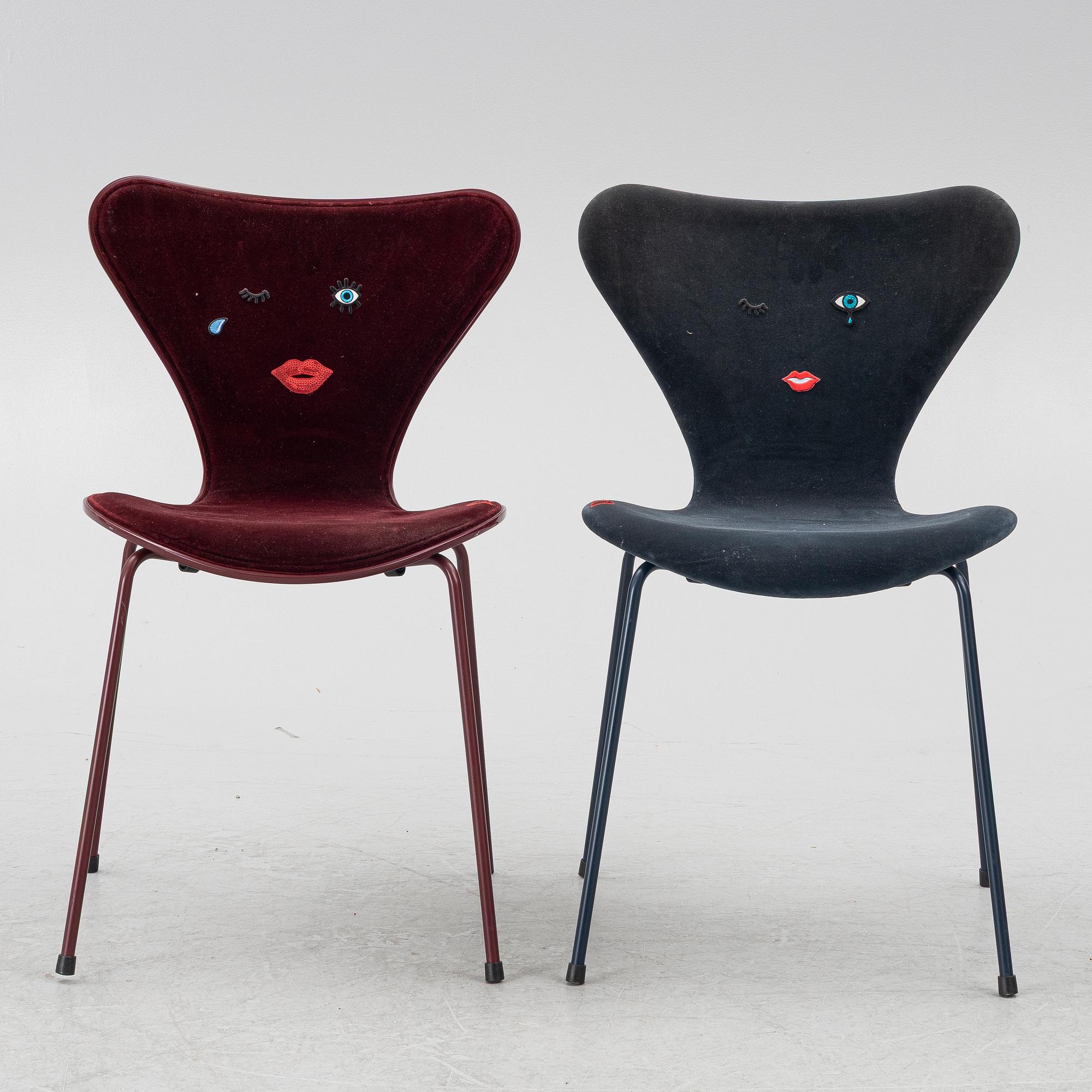 Arne Jacobsen, a pair of 'Sjuan' chairs, special edition Lala Berlin, Republic of Fritz Hansen, 2017.
