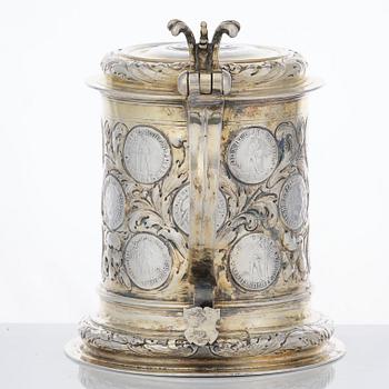 A German 17th century silver-gilt tankard, mark possibly of Abraham Wilde (Königsberg 1676-?).