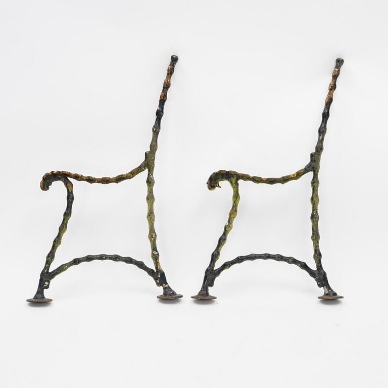 A pair of cast iron ends for a garden sofa, early 20th Century.
