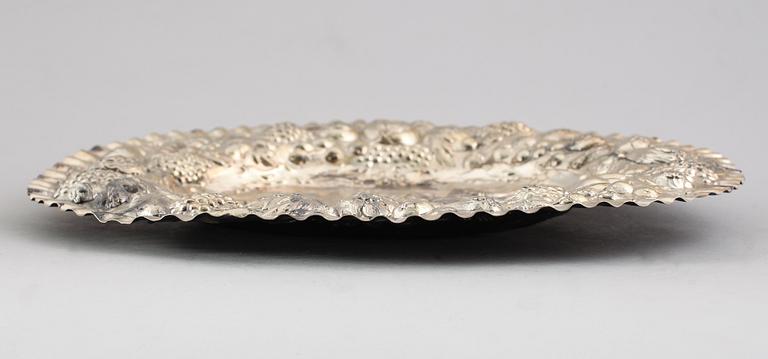 PRESENTERFAT, silver, sannolikt Tyskland 1800-tal. Vikt 567 g.